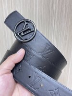 特 .0当季新款 双面进口小牛皮 一面压花 一面起鼓平纹 可双面用 搭配精品扣头 实物实拍