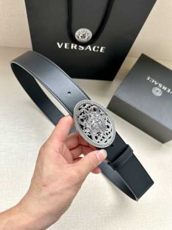 特 宽度4.0Cm 范思哲Versace人头标志：腰带扣上的3D镂空美杜莎，赋予该款Palazzo腰带很高的辨识度。腰带采用柔软两面牛皮制作。 - 点击图像关闭