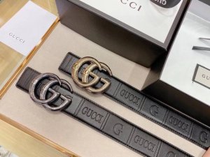 路易威登为全球最大的高级时尚控股公司以传统手工设计和款式新颖誉满全球 此款采用头层牛皮 名师制作 随心驾驭[奸笑] 附带原版包装 宽度3.8