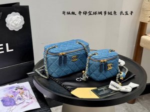礼盒包装 这个丹宁牛仔Chanel 香奈儿金球牛仔球化妆盒我心动了链条长盒子 口红包 Chanel 香奈儿新版牛仔球链条可调节肩带长盒子化妆包盒子包单肩斜挎包