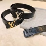 Lv冲孔腰带秘高档品质官网同步宽度3.8Cm、百分之一百精美真空电镀钢扣头意大利双面进口原版牛皮鳄鱼纹面纳帕纹底正版开模手感极佳 上身郊果棒商务休闲两用腰带，高