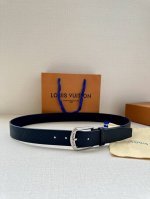 3.4宽 Vendome 压花腰带以光滑皮革勾勒流畅线条，流露沉稳商务格调。金属搭扣闪烁莹润光泽，Lv 字母铭纹标注品牌身份 一件代发 包装十10元