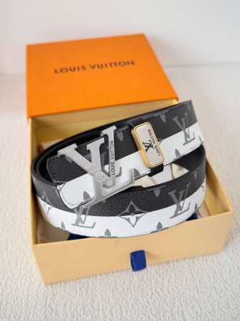品名： Lv..路易..威登腰带皮带原单 型号：挂扣，经典纯钢材质挂扣，头层牛皮，图片实物拍摄 材料：头层牛皮，挂扣系列，纯钢材质扣头，钯镀电镀工艺永不掉色。原 - 点击图像关闭