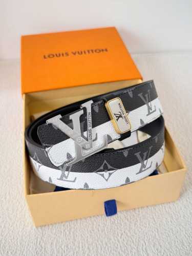 品名： Lv..路易..威登腰带皮带原单 型号：挂扣，经典纯钢材质挂扣，头层牛皮，图片实物拍摄 材料：头层牛皮，挂扣系列，纯钢材质扣头，钯镀电镀工艺永不掉色。原
