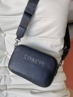 原版 美国代购Coach蔻驰宽肩带斜跨手拿胸包单肩多功能相机包 头层牛皮，杜绝一切Pu超千，休闲简约设计，适合年轻时尚的你，配全套包装，尺寸23156