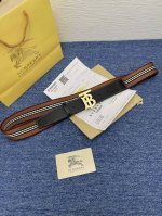 巴、宝莉 经典系列新品腰带，采用小牛皮材质，完美搭配手工车线，经典配色，可搭配商务西装或更为休闲的造型。35毫米宽 顶级