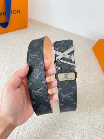 品名： Lv..路易..威登腰带皮带原单 型号：挂扣，经典纯钢材质挂扣，头层牛皮，图片实物拍摄 材料：头层牛皮，挂扣系列，纯钢材质扣头，钯镀电镀工艺永不掉色。原 - 点击图像关闭