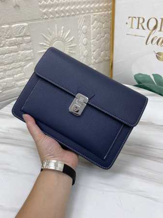 断货王专柜官网同步新款H家休闲必备手包 出货顶级进口牛皮手感一流全新升级五金配可拆卸手柄带容量杠杠滴功能性十分强哦！ 尺寸 25.5-18-6黑色 、蓝色 型号 - 点击图像关闭