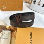 L驢家專櫃最新升級版本 寬度40毫米 全新訂製帆布花搭配荔枝紋鑲邊底 配置新型字母搭扣 雙面用 經典百搭款！