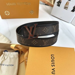 L驢家專櫃最新升級版本 寬度40毫米 全新訂製帆布花搭配荔枝紋鑲邊底 配置新型字母搭扣 雙面用 經典百搭款！