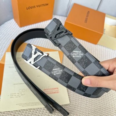 寬度：40Mm Lv Pyrmide Truck L Oeii雙面腰帶 驢家 海外原單代特供 面為進口小牛皮壓飾有最新品牌圖案logo效果工藝 原廠配色柔軟小牛