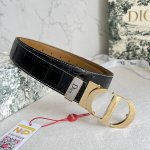 品名：迪奥. Dior.原单腰带 皮带 型号：挂扣，原版经典挂扣，实物拍摄，头层牛皮 材料：百分百头层牛皮，保证真皮。双面可用专柜同等质量，原版经典头层牛皮鳄鱼