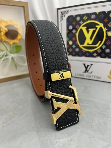品名：Lv..路易..威登原单 材质：原单牛皮腰带 百分百头层牛皮腰带保证真皮，24K纯钢扣，专柜原单品质、做工精细，时尚大牌，送人自用首选 包装： 请认准如图