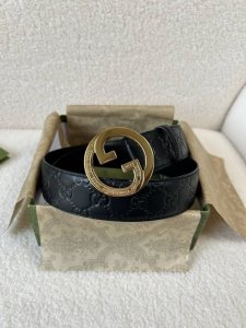 特P180 Gucci 4.0Cm经典压花 意大利进口头层小牛皮，手感柔软厚实。搭配精品全钢五金带扣，纯进口机械车线，工艺精细，原单品质。
