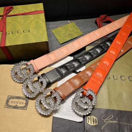 古奇 宽4.0Cm 新款 原单 每一季，品牌标识都会吐故纳新，于经典之中融入新意。在这款绗缝皮革腰带上，经典Gg标识以亮眼之姿生动呈现，与双G造型配件相得益彰。 - 点击图像关闭