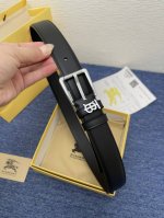 品牌 巴宝莉 特 描述 经典系列新品腰带，采用小牛皮材质，完美搭配手工车线，经典配色，可搭配商务西装或更为休闲的造型。腰带为法国尺寸，请在购买前参阅腰带尺寸指南