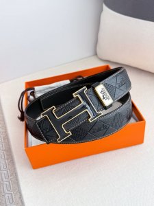 品名： 爱玛仕.Hermes腰带 皮带 原单 型号：挂扣，经典纯钢材质扣头，双面头层牛皮，图片实物拍摄 材料：双面头层牛皮，挂扣系列，纯钢材质扣头，镀钯电镀工艺