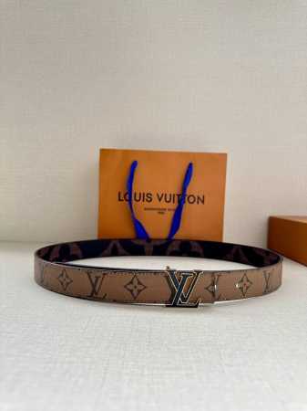 特 本款3.0宽lv Iconic 双面腰带将两式经典融于一处。Monogram 印花瞩目放大，与焕新 Monogram Giant 系列相得益彰；Monogr - 点击图像关闭