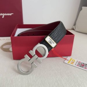 品名：菲拉格慕.Ferrgamo腰带 皮带 原单 型号：挂扣，纯铜材质经典挂扣，实物拍摄，头层牛皮 材料：百分百头层牛皮，保证真皮。纯铜材质，真空电镀永不掉色，