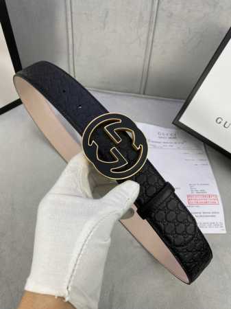 宽度4.0Cm Gucci 互扣式双G钢扣腰带，采用热压印技术的Gucci Signature皮革精制而成，触感厚实，印花图案清晰分明。 - 点击图像关闭