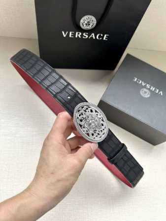 宽度4.0Cm 范思哲Versace人头标志：腰带扣上的3D镂空美杜莎，赋予该款palazzo腰带很高的辨识度。腰带采用柔软两面牛皮制作。 - 点击图像关闭