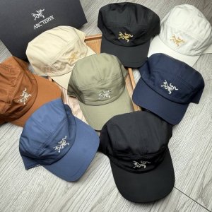 特价 始祖鸟 配防尘袋 新品棒球帽 材质 纯棉 透气性好 春天挡风 夏天防晒必备单品 颜色大气 款式新颖别致好搭配衣服 实用性强 高端品质 随心搭配 真的敲好看