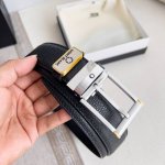 品名：万宝龙.Montblanc原单 腰带 皮带 型号：针扣，新款原版经典精品双色针式扣，实物拍摄，原版头层牛皮 材料：百分百头层牛皮，保证真皮。双面可用专柜同