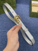 【品牌】古驰 Gucci 特P180 【描述】采用高级Gucci Signature真皮精制而成，触感厚实，饰以双G商标带扣。腰带为意大利尺寸，请在购买前参阅腰