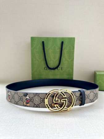 宽度4.0Cm Gucci 米奇动漫图案是Gucci的标志性元素之一，在这款配饰中焕新演绎为卡通风格设计。这款腰带融合了经典米奇元素和双G图案，突显品牌悠久的设 - 点击图像关闭