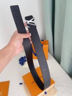 特 Lv.路易威登 高版本 40Mm宽度 正品一体铸造五金钢扣，原厂皮料 双面原厂定制牛皮面料；性价比高.全套包装.