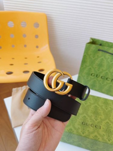 特 P150 Gucci 网红腰带系列；双G腰带采用小牛皮精制而成。配以古铜色金属配件双G带扣，本款腰带可多种穿搭方式；灵活百变。优雅时尚设计风格，女神必备之品