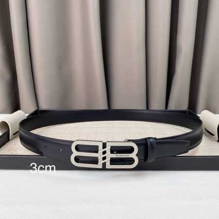 Alenciaga Bb 窄版腰带 这款bb 版腰带来自balenci设计细节，正面扣、打孔式细节3.0Cm 男女均可佩戴 - 点击图像关闭