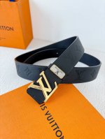 品名： Lv..路易..威登腰带皮带原单 型号：挂扣，经典纯钢材质挂扣，头层牛皮，图片实物拍摄 材料：头层牛皮，挂扣系列，纯钢材质扣头，钯镀电镀工艺永不掉色。原