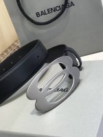 巴 .世家 Balenciga Fall-Winter 宽35Mm 黑色腰带采用复古美学设计意大利制造的原厂希腊纹皮革，釆用安德玛联名造型 签名镀金金属效果，深