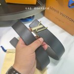 特 寬度：40Mm Lv Ide Truck L Oeii雙面腰帶 驢家 海外原單代特供 面為進口小牛皮荔枝紋襯托原廠配色柔軟小牛皮底 搭配最新鋼五金搭扣 手感
