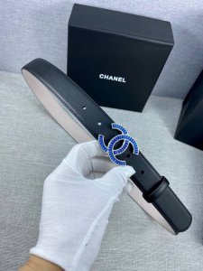 宽度3.0Cm Chanel 香奈儿女士腰带皮带新款柔软的内衬进口小牛皮搭配精品镶钻钢扣金 银色扣。