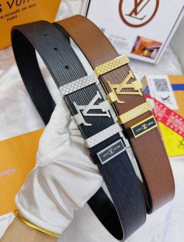 皮带：Lv..路易..威登顶级复刻. 腰带：原单品质百分百头层牛皮，保证真皮。雕花镂空工艺.真空电镀.永不掉色.24K纯钢扣头层小牛皮水波纹双面可用专柜