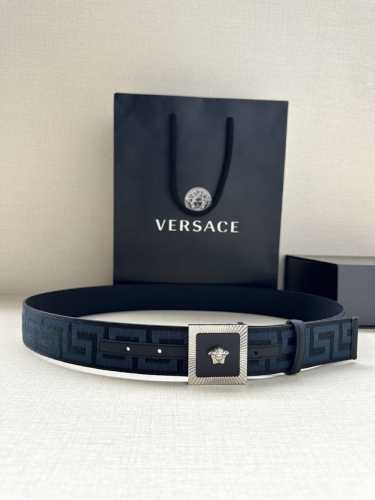 宽度3.8Cm Versace 织物腰带，饰有提花greca图案，配有la Medusa搭扣。 La Medusa五金配件 搭扣闭合 面