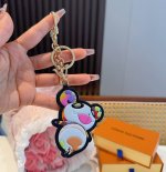 驴家新款Louis Vuitton X村上隆联名款字母卡通设计熊猫挂件 Lv钥匙扣 包包挂饰 男女同款情侣款联名款 字母卡通设计 金属 Lv X Tm Supe