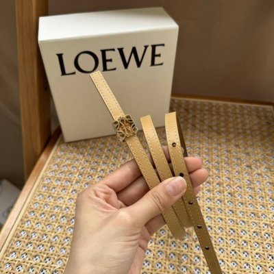 特 Loewe 女士新款腰带 1.0Cm宽 可两用 五金挂锁设计 光滑牛皮革窄版腰带