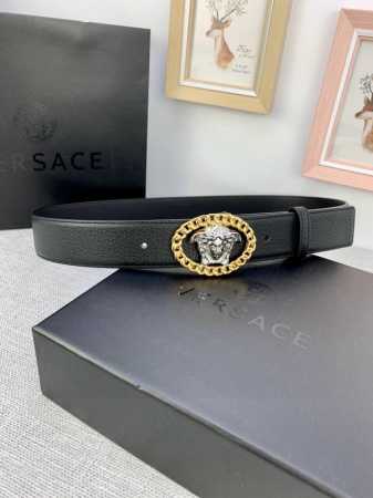 宽度4.0Cm Versace 范思哲 此款腰带采用猪皮纹 两面头层牛皮制造，并饰有标志性的美杜莎链条五金配件。 - 点击图像关闭