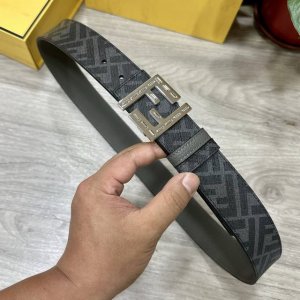 fendi 芬迪 专柜同款 宽4.0Cm 双环正反用腰带 Ff按钉搭扣 灰色Cuoio Romano皮革材质 反面面料带有烟草黄和黑色Ff图案 黑色珐琅金属饰面