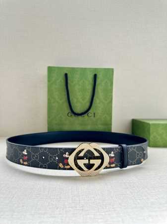 宽度4.0Cm Gucci 米奇动漫图案是Gucci的标志性元素之一，在这款配饰中焕新演绎为卡通风格设计。这款腰带融合了经典米奇元素和双G图案，突显品牌悠久的设 - 点击图像关闭