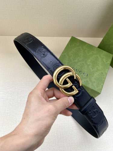 宽度4.0Cm Gucci将古驰过去和现在设计理念联系起来，综合以新的方式出现，并带有当代流行元素。Gucci的字母组合在这条腰带上的黑色皮革上以浮雕细节的形式