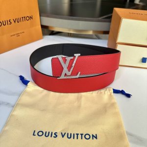 原版包裝 L0Uis Vuitt0N 專櫃最新升級版本 寬度40Mm 原廠進口雙面荔枝紋Togo皮 雙色顏色搭配 雙面使用 搭配新型字母搭扣 百搭易襯！