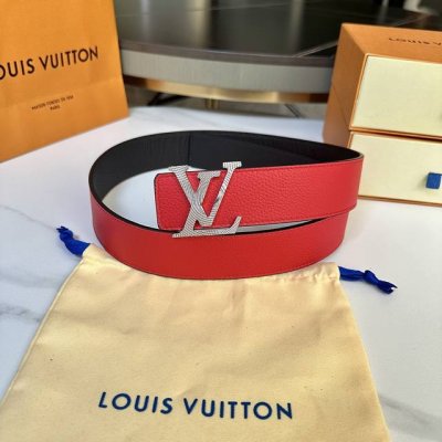 原版包裝 L0Uis Vuitt0N 專櫃最新升級版本 寬度40Mm 原廠進口雙面荔枝紋Togo皮 雙色顏色搭配 雙面使用 搭配新型字母搭扣 百搭易襯！