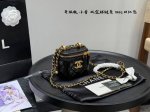 折叠礼盒 原版皮！ 香奈儿Chanel 双金球链条口红包 Mini盒子包 小香必入款 新款啦小迷你好可爱的盒子包 萌化了我的少女心呀软软糯糯的小羊皮，感觉像棉花