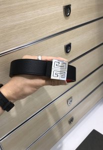 配送专柜包装 打孔针 宽35Mm，原单进口小牛皮 头层牛皮，搭配原单钌钯电镀Gg扣，手感.油边近乎完美，原产皮料定制，质感无可挑剔，出众的细节，高清实拍，货真价