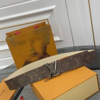 P4.0Cm Pharrell Williams 以 New Steamer 系列的 Monogram 帆布重绎经典 Lv Initiales 双面腰带，呈现个