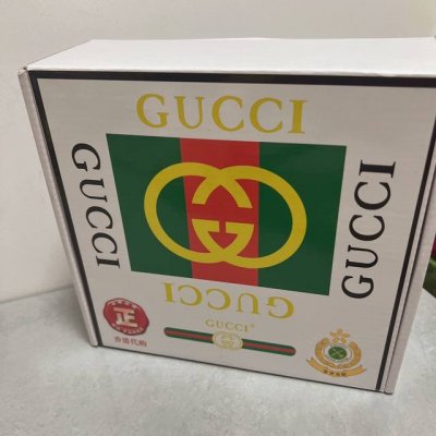 品名：古奇.Gu...Ci 原单 材质：原单牛皮腰带 专柜原单品质、做工精细，时尚大牌，送人自用首选 包装： 请认准如图专柜包装赠送打孔器手提袋专柜礼盒宽度3.